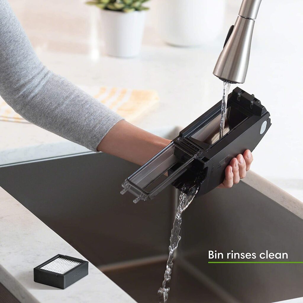 iRobot Roomba i7+ (7550) Robot Vacuum with Automatic Dirt Disposal bin rinses clean