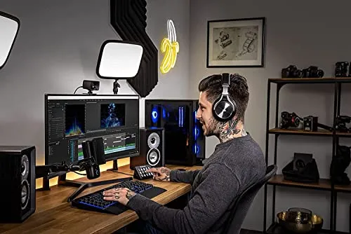 Elgato Facecam - 1080p60 True Full HD Webcam for Live Streaming, Gaming, Video Calls, Sony Sensor, Advanced Light
