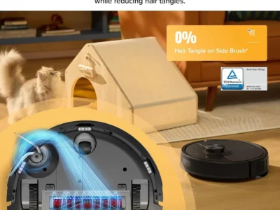 Roborock Q7 M5+ brush underside inset over a living room with a cat, infographic of the 0% side brush tangle claim